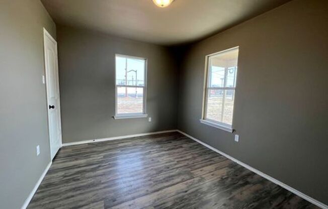 3 beds, 2 baths, $1,100