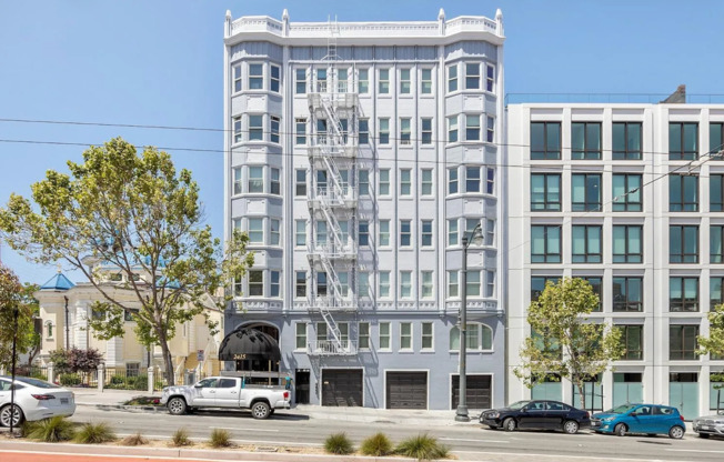 Fantastic Junior 1 bed in Cow Hollow with stunning SF skyline Views