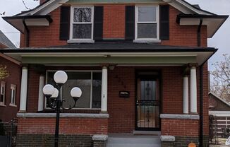 AWESOME 4-BDRM + FULL BASEMENT APARTMENT IN DESIRABLE SUNNYSIDE NEIGHBORHOOD!