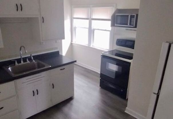 1 bed, 1 bath, 650 sqft, $745