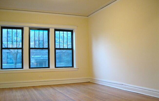 2 beds, 1 bath, 1,121 sqft, $2,695, Unit 2526-1E