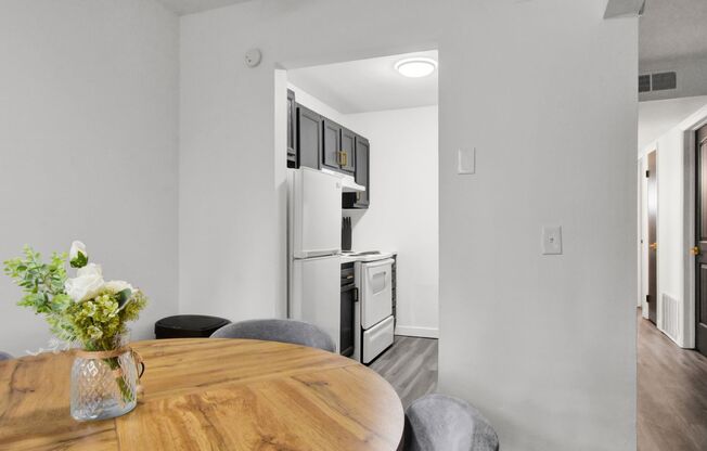 2 beds, 1 bath, 814 sqft, $1,295, Unit 23 E St. Elmo Ave. Unit 112