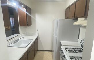 3 beds, 1 bath, 832 sqft, $875, Unit 211