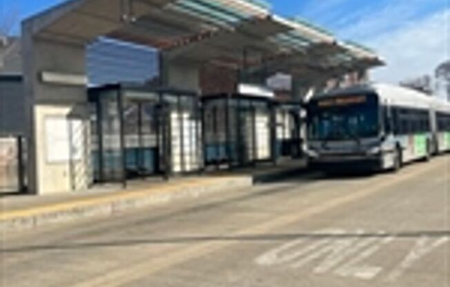 Studio, 1 bath, 400 sqft, $1,750, Unit 52-403A