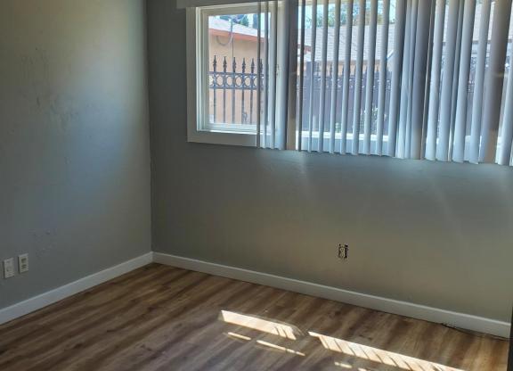 2105 15 AVE