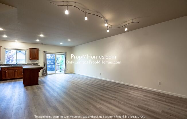 Bright & Functional 3 Bedroom Home in Damascus!