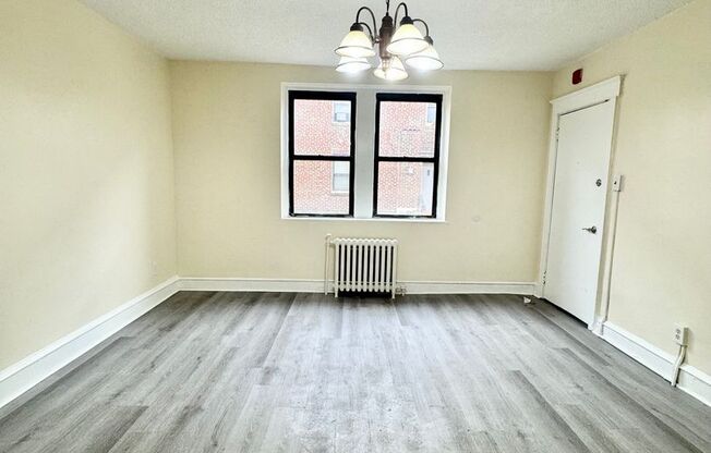 2 beds, 1 bath, $1,100, Unit G2