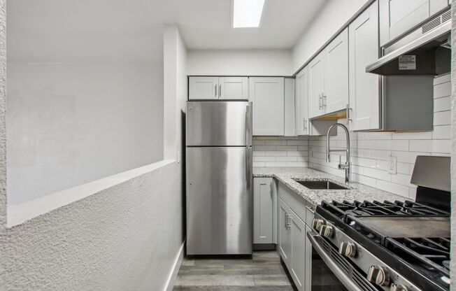 Studio, 1 bath, 400 sqft, $1,099, Unit A03