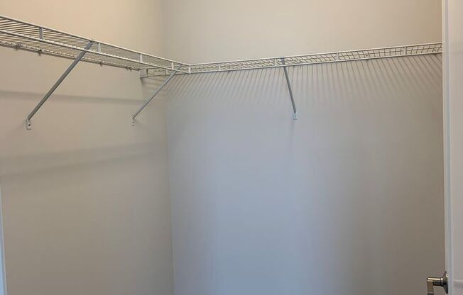 2 beds, 1 bath, 990 sqft, $2,950, Unit 355