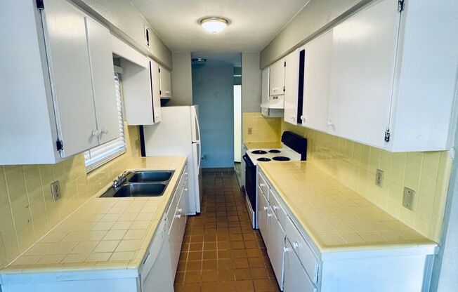 Parklane - 725 2nd Street N