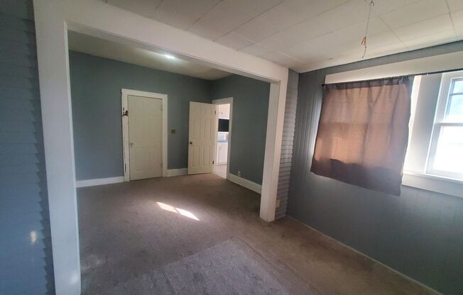 3 beds, 1 bath, $1,095