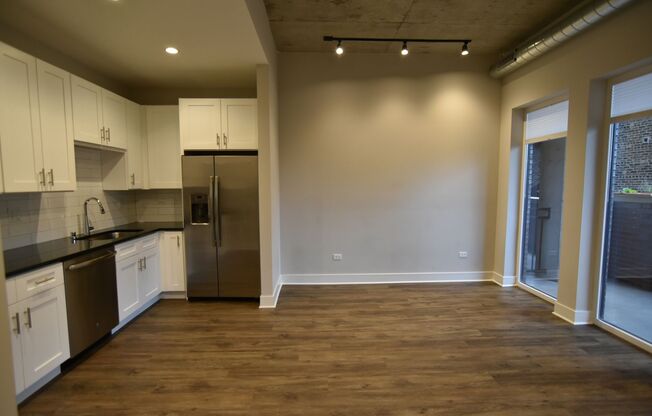 2 beds, 2 baths, 976 sqft, $4,175, Unit 3833-317