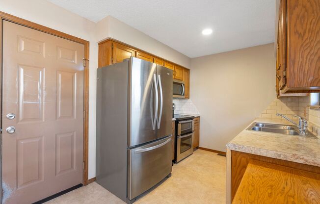 3 beds, 1 bath, $1,295