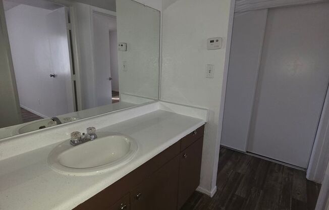 2 beds, 1 bath, 726 sqft, $1,099
