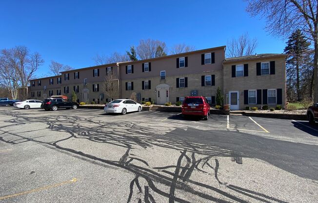 2 beds, 1 bath, $1,075, Unit 812