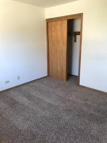 2 beds, 1 bath, $1,200, Unit B2