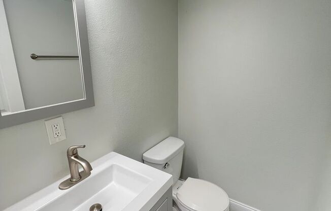 2 beds, 1.5 baths, 800 sqft, $1,795, Unit 124