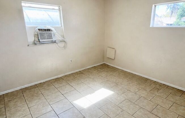 1BR/1BA Zephyrhills Duplex NO APPLICATION FEE!