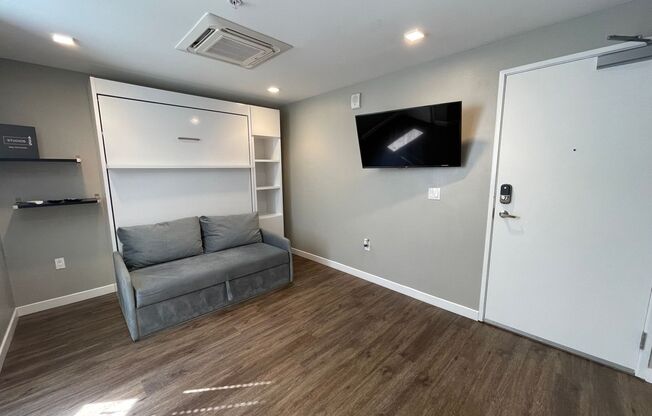 Studio, 1 bath, 188 sqft, $1,900, Unit 434-402