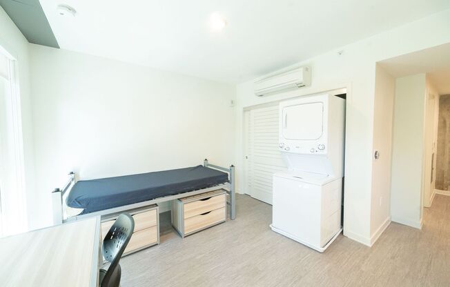 Studio, 1 bath, 395 sqft, $2,595, Unit Fully Furnished Studio Unit (Standard)