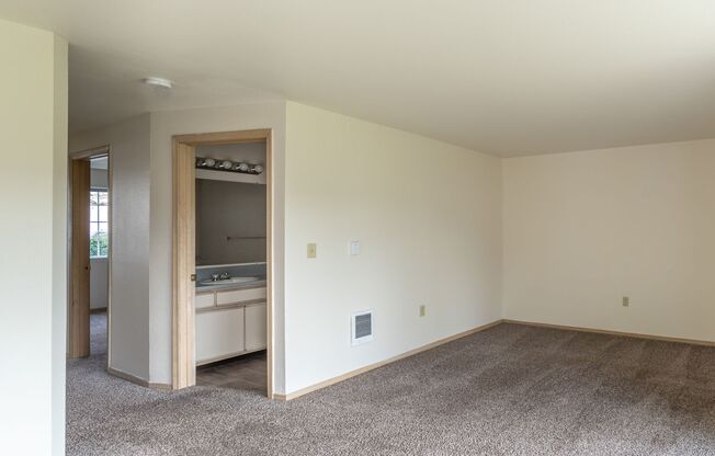 2 beds, 1 bath, 800 sqft, $1,515, Unit 1947-111