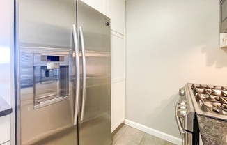1 bed, 1 bath, 879 sqft, $3,650, Unit 11J