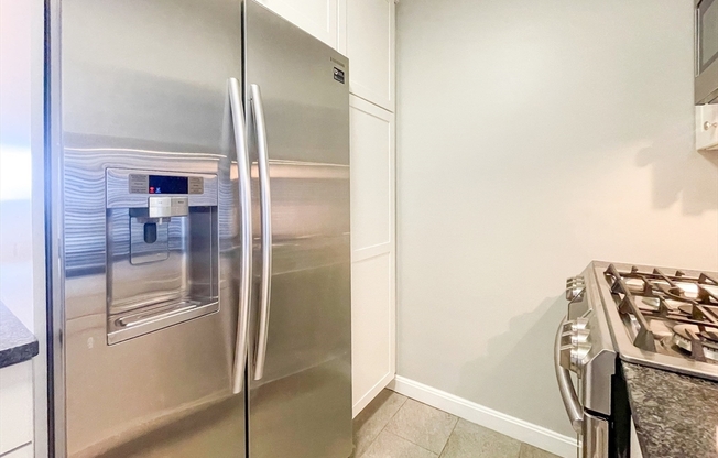 1 bed, 1 bath, 879 sqft, $3,750, Unit 11J