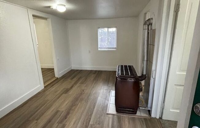 2 beds, 1 bath, $1,000, Unit PM-260-3 Unit 3