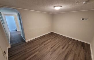 $595 - 1 bedroom/ 1 bathroom - Newly remodeled apartment within walking distance to restaurants and nightlife!