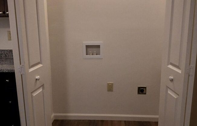 2 beds, 1 bath, 800 sqft, $1,095, Unit 190103