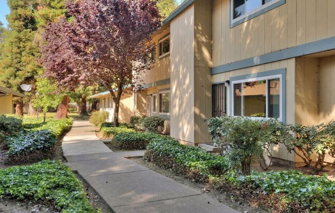 Modern 2-Bedroom Townhome in Peaceful Redwood Community
