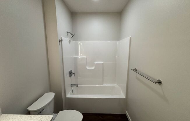Studio, 1 bath, 660 sqft, $1,195, Unit 415 - S660 Courtyard View