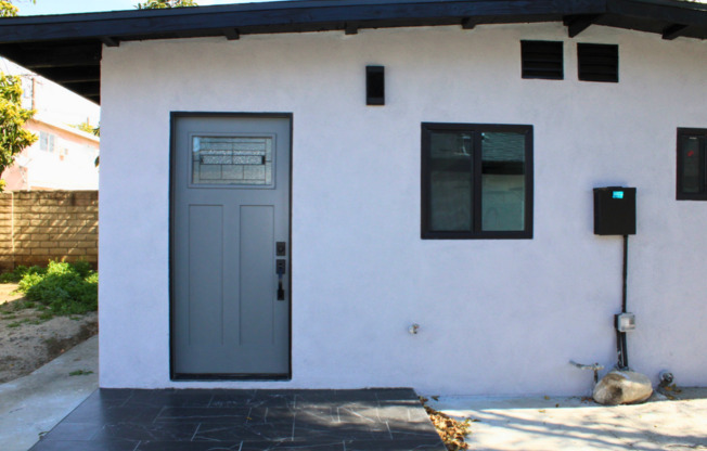 Spacious, Newly Constructed ADU located in San Fernando Valley! Move-in Ready!!