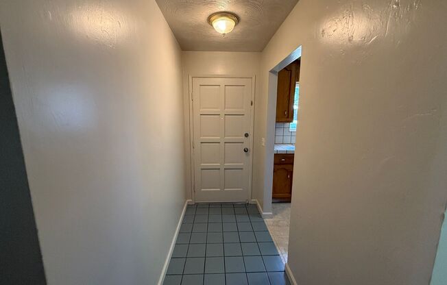 Single story home in east Modesto!