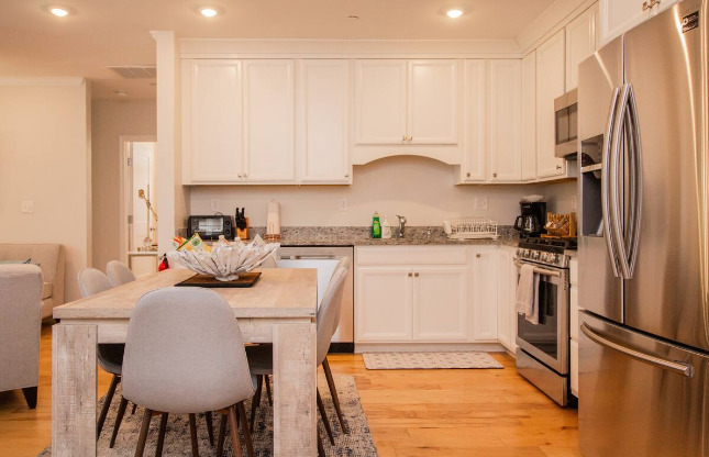 2 beds, 2 baths, 1,000 sqft, $6,995, Unit 3