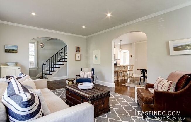 5433 31 ST NW