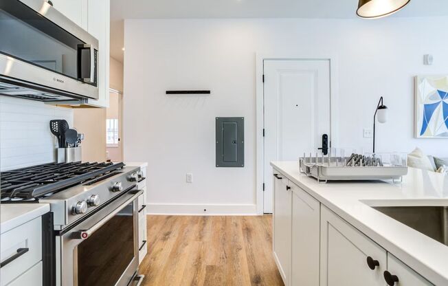 1 bed, 1 bath, 100 sqft, $1,400, Unit Suite 3 - Unit 2