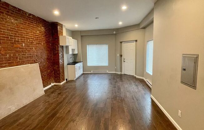 Studio, 1 bath, 500 sqft, $800, Unit 1st Floor Front