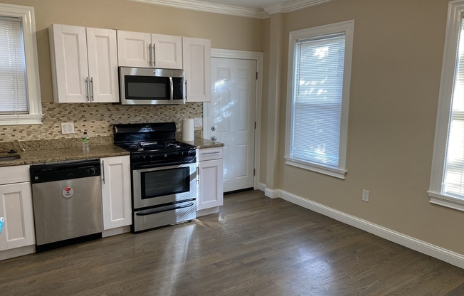 3 beds, 1 bath, 1,000 sqft, $3,300, Unit 1