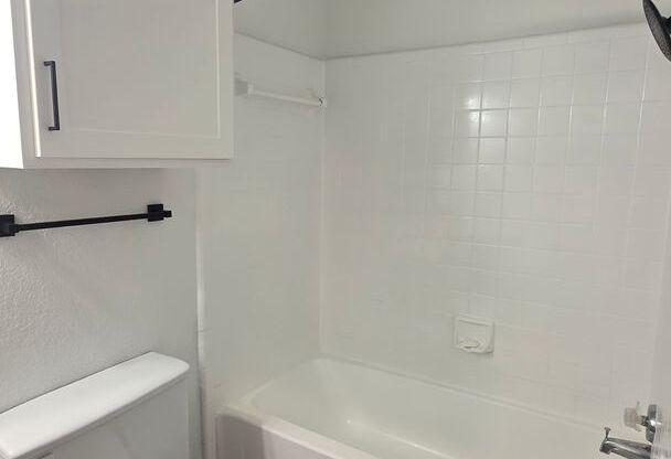 2 beds, 2 baths, 877 sqft, $1,299, Unit 0610