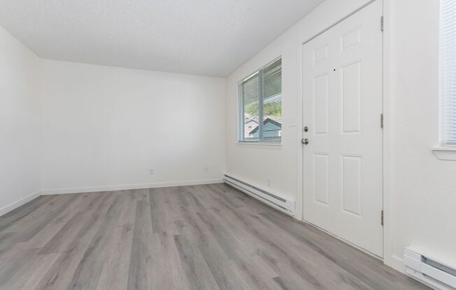 2 beds, 1 bath, 800 sqft, $1,740, Unit Unit 12