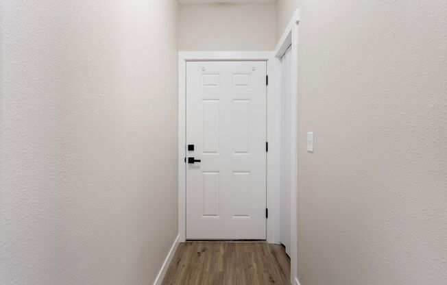 Fully Renovated Studio - Near PDX Airport - MUST SEE!