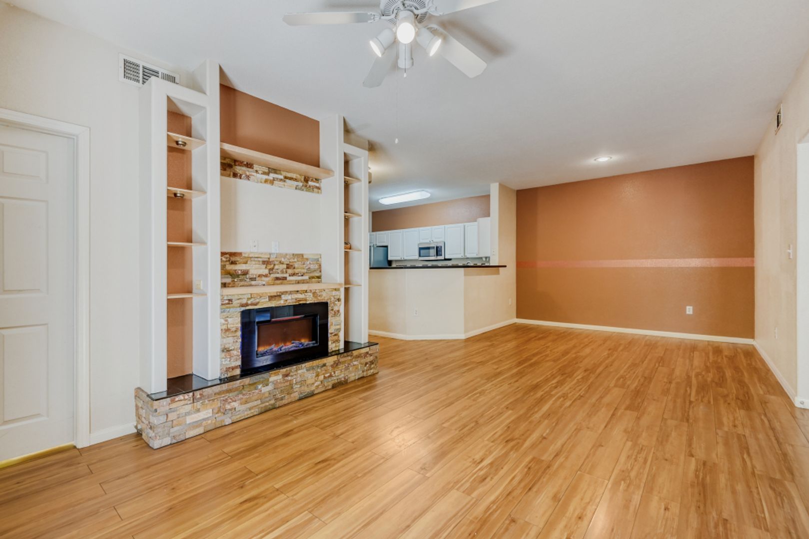 Stylish 3-Bedroom Guard-Gated Condo Near the Las Vegas Strip