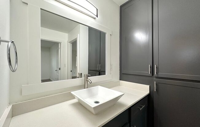 1 bed, 1 bath, 555 sqft, $1,365, Unit 7