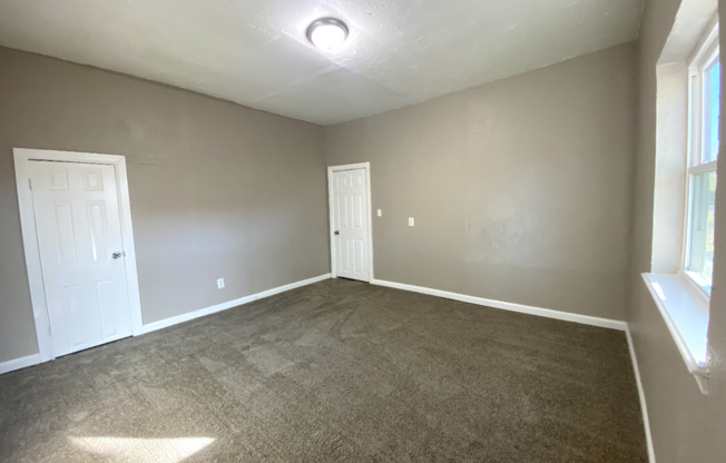 3 beds, 1 bath, $1,295