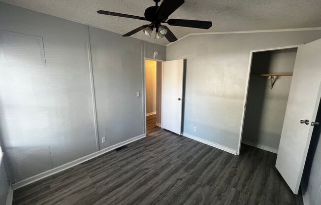 3 beds, 2 baths, $1,075, Unit Space 336