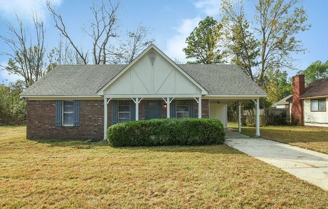 Fully updated 3 bed, 1.5 bath home with wonderful curb appeal north of Memphis.