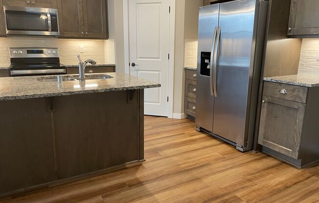 GORGEOUS 3 BED/2 BATH OPEN CONCEPT HOME IN RIDGEFIELD!!!