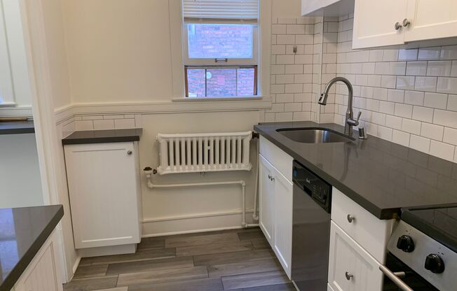 Studio, 1 bath, 325 sqft, $1,195, Unit 110