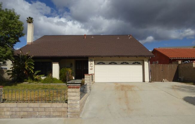 3 Bedroom Pool Home in Canyon Country!